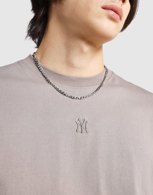 เสื้อยืดผู้ชาย Tonal Embroidery NY Yankees