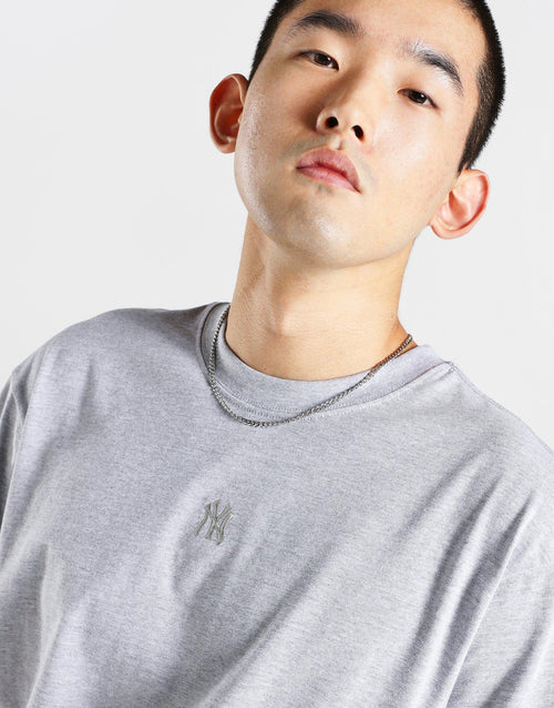 เสื้อยืดผู้ชาย NY Yankees Tonal Embroidery