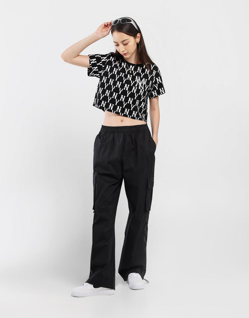 เสื้อยืดผู้หญิง Team Monogram Cropped