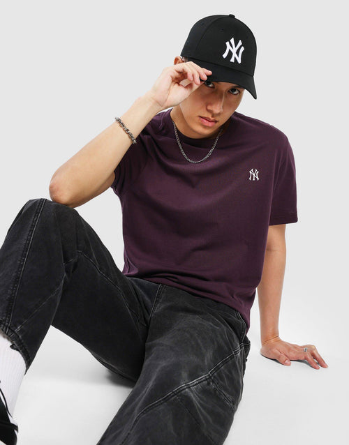 เสื้อยืดผู้ชาย Embroidered Logo NY Yankees