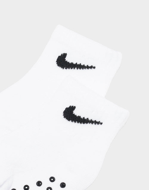 ถุงเท้าเด็กวัยหัดเดิน Core Swoosh Gripper (แพค 3)