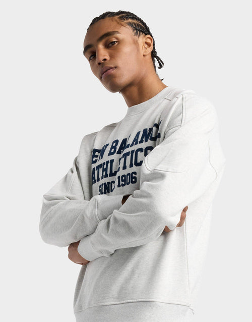 เสื้อแขนยาวผู้ชาย Varsity French Terry Graphic Crew