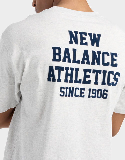 เสื้อยืดผู้ชาย Varsity Graphic