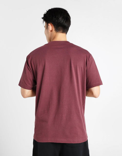 เสื้อยืดผู้ชาย Stacked Embroided Logo