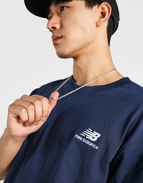 เสื้อยืดผู้ชาย Stacked Embroided Logo