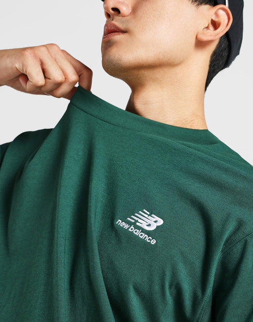 เสื้อยืดผู้ชาย Stacked Embroided Logo