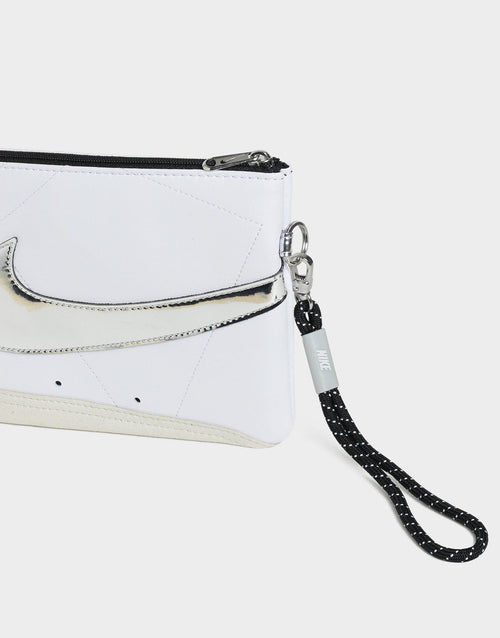 กระเป๋า Icon Blazer Wristlet