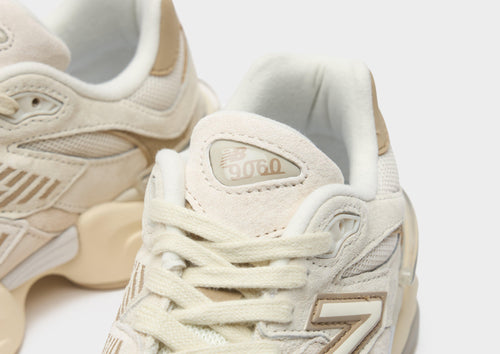 รองเท้าผู้หญิง 9060