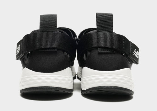 รองเท้าผู้หญิง UA710