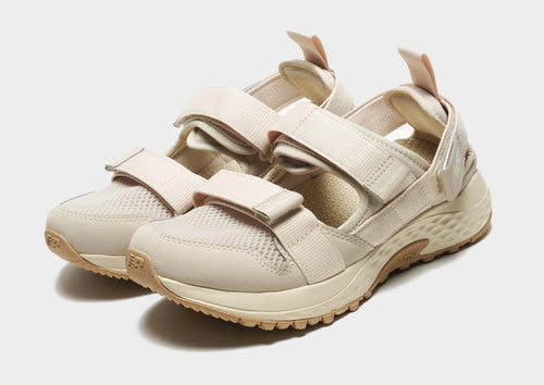 รองเท้าผู้หญิง UA710