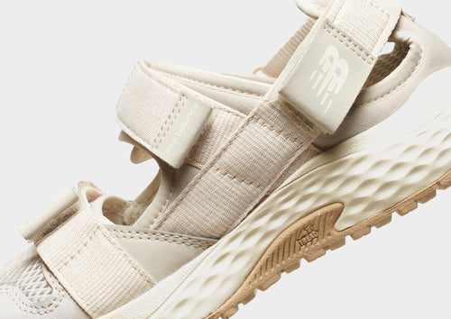 รองเท้าผู้หญิง UA710