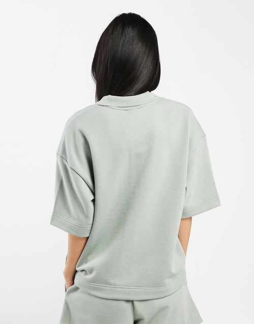 เสื้อยืดผู้หญิง Linear Heritage