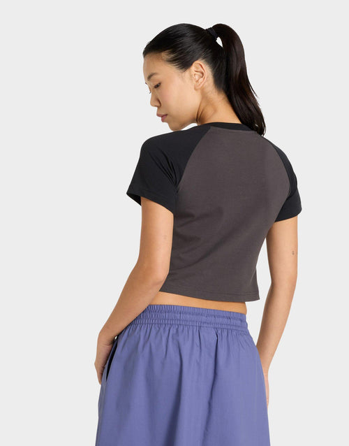 เสื้อยืดผู้หญิง Graphic Slim