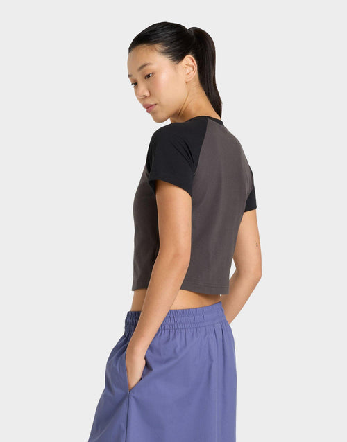 เสื้อยืดผู้หญิง Graphic Slim