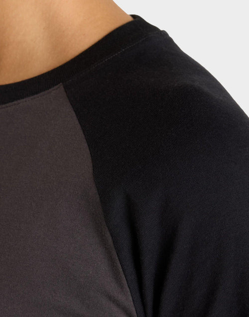 เสื้อยืดผู้หญิง Graphic Slim