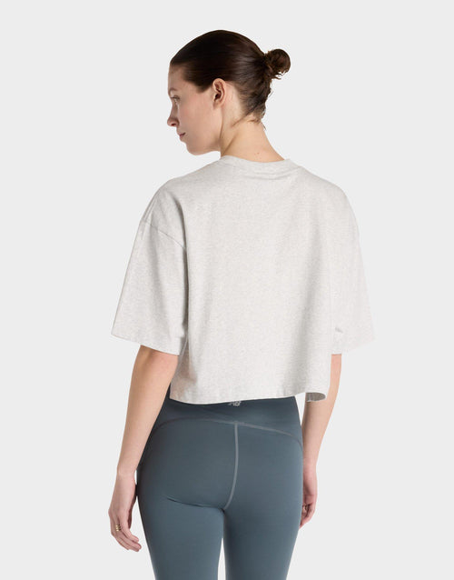 เสื้อยืดผู้หญิง Athletics Premium Chest Logo Cropped