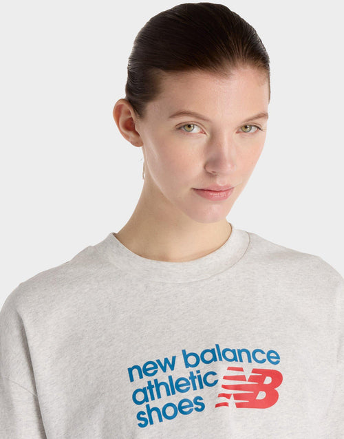 เสื้อยืดผู้หญิง Athletics Premium Chest Logo Cropped