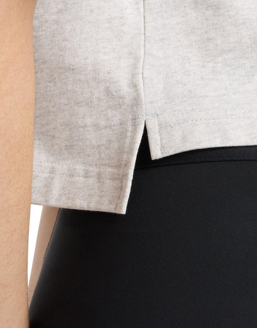 เสื้อยืดผู้หญิง Athletics Premium Chest Logo Cropped