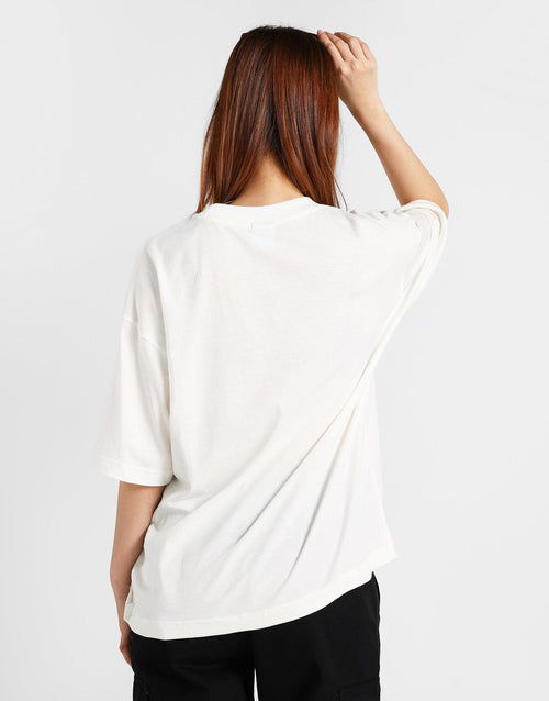 เสื้อยืดผู้หญิง LNR Graphic Oversized