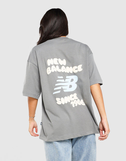 เสื้อยืดผู้หญิง Wavy Logo