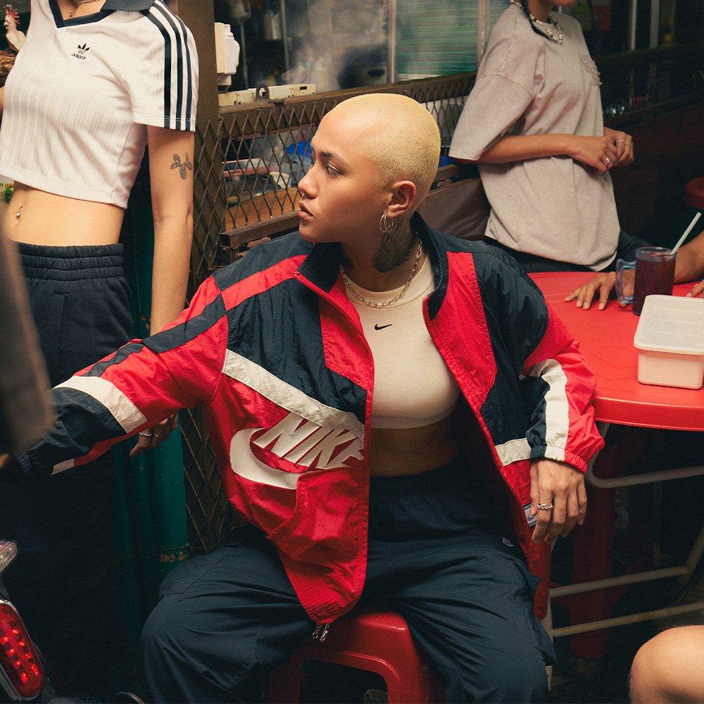 เสื้อผู้หญิง