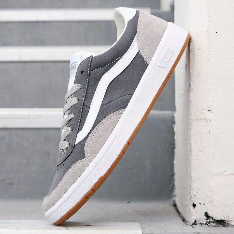 รองเท้าผ้าใบแคนวาสผู้ชาย