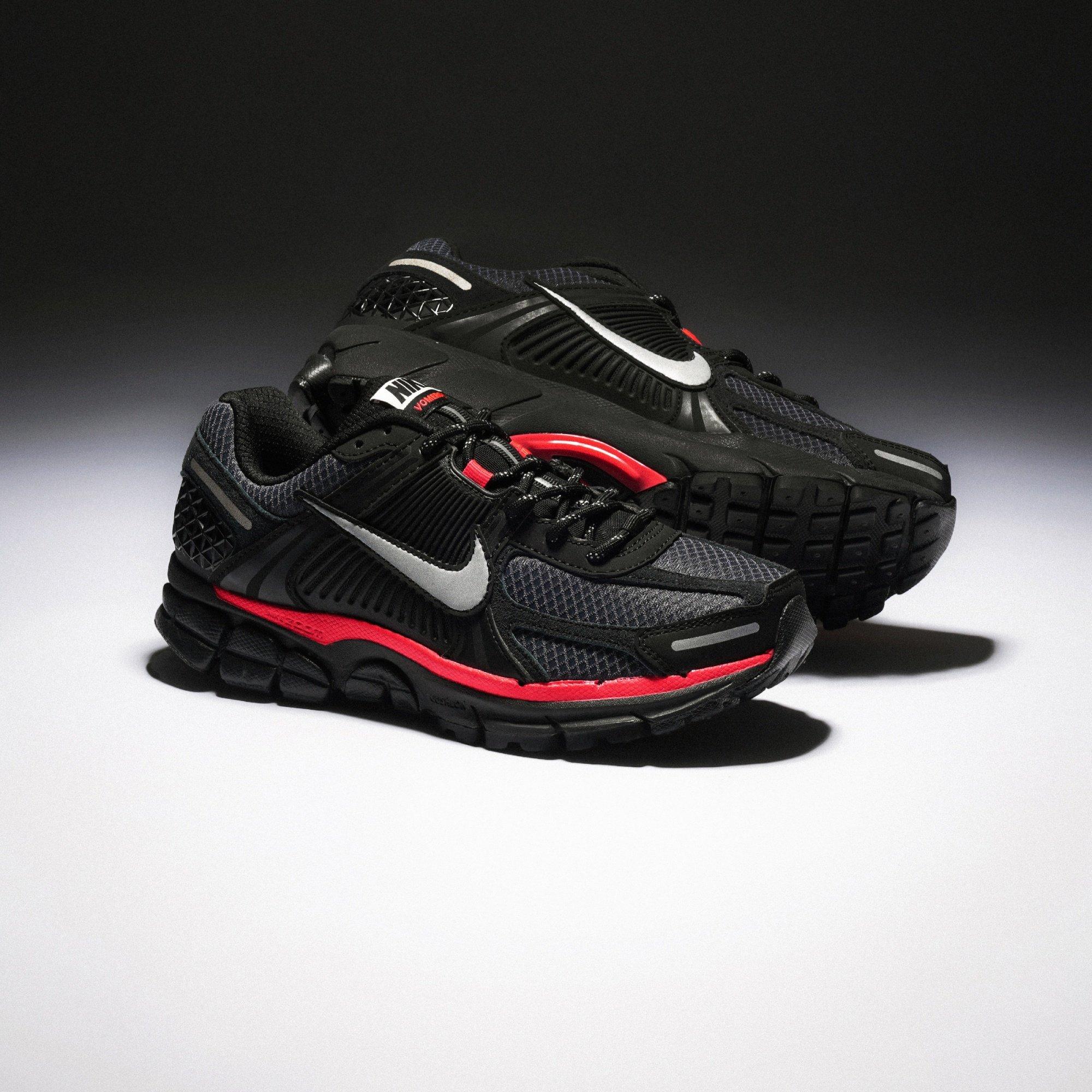 รองเท้าผู้ชาย Nike Zoom Vomero 5