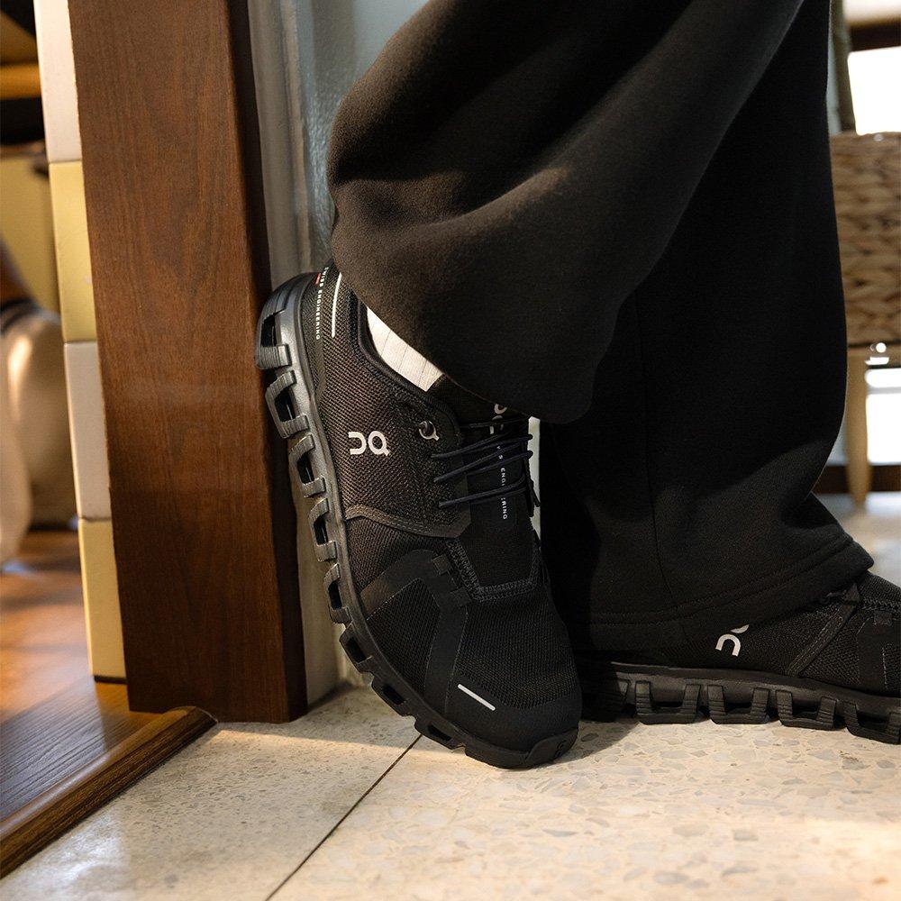 รองเท้ารุ่นต่าง ๆ