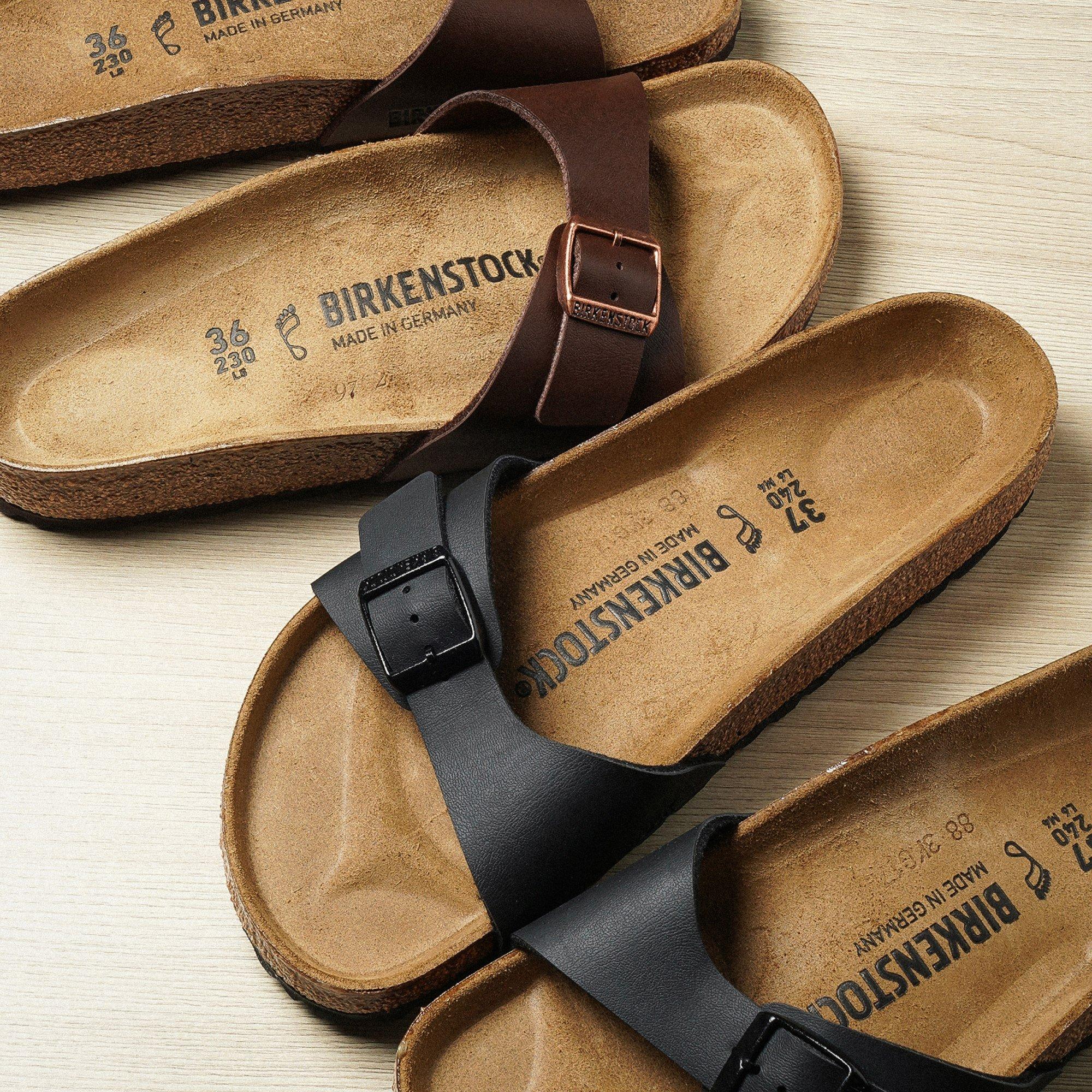 รองเท้าแตะและรองเท้ารัดส้นผู้หญิง