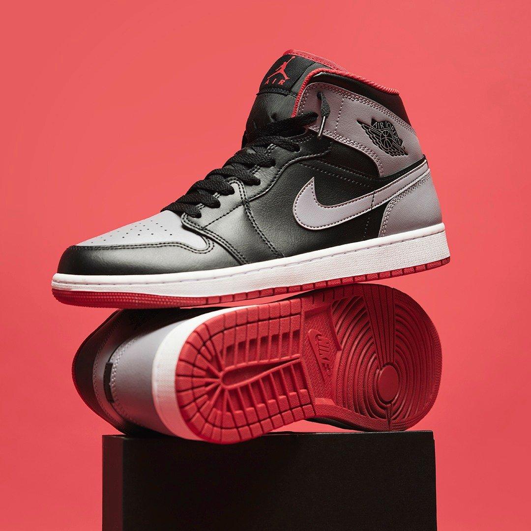 AIR JORDAN 1 MID
