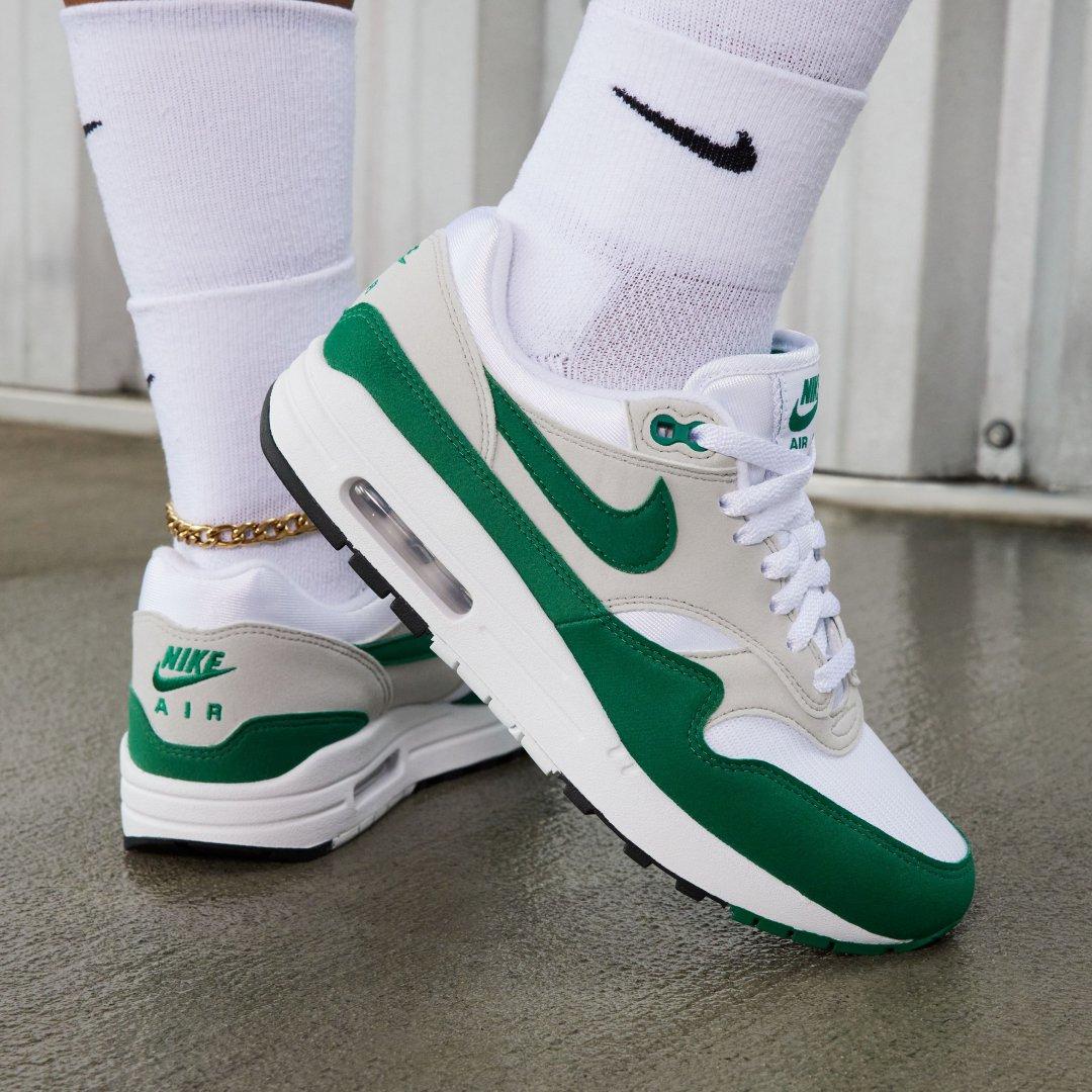 รองเท้าผู้หญิง NIKE AIR MAX
