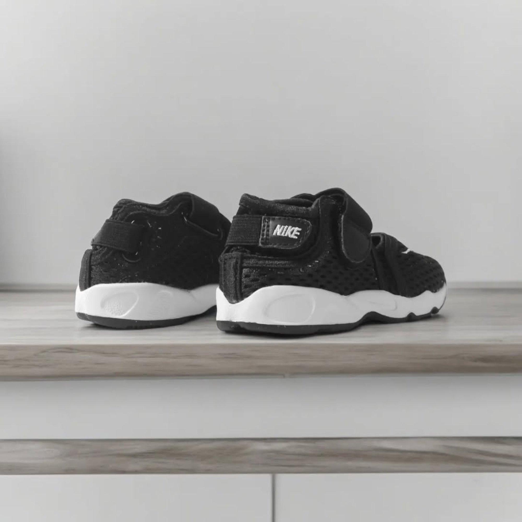 รองเท้าแตะเด็ก