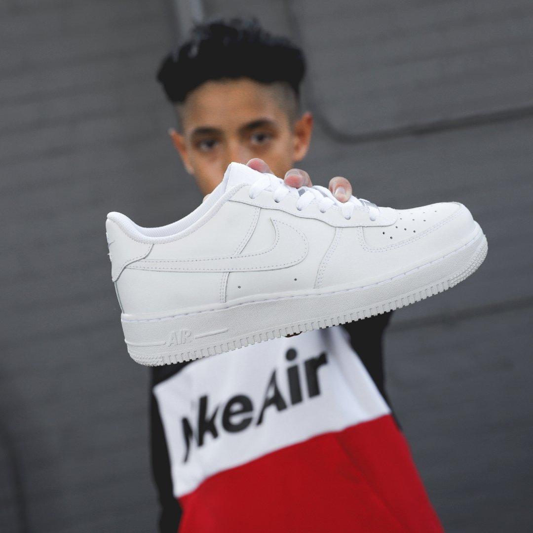 รองเท้าผ้าใบเด็กโต