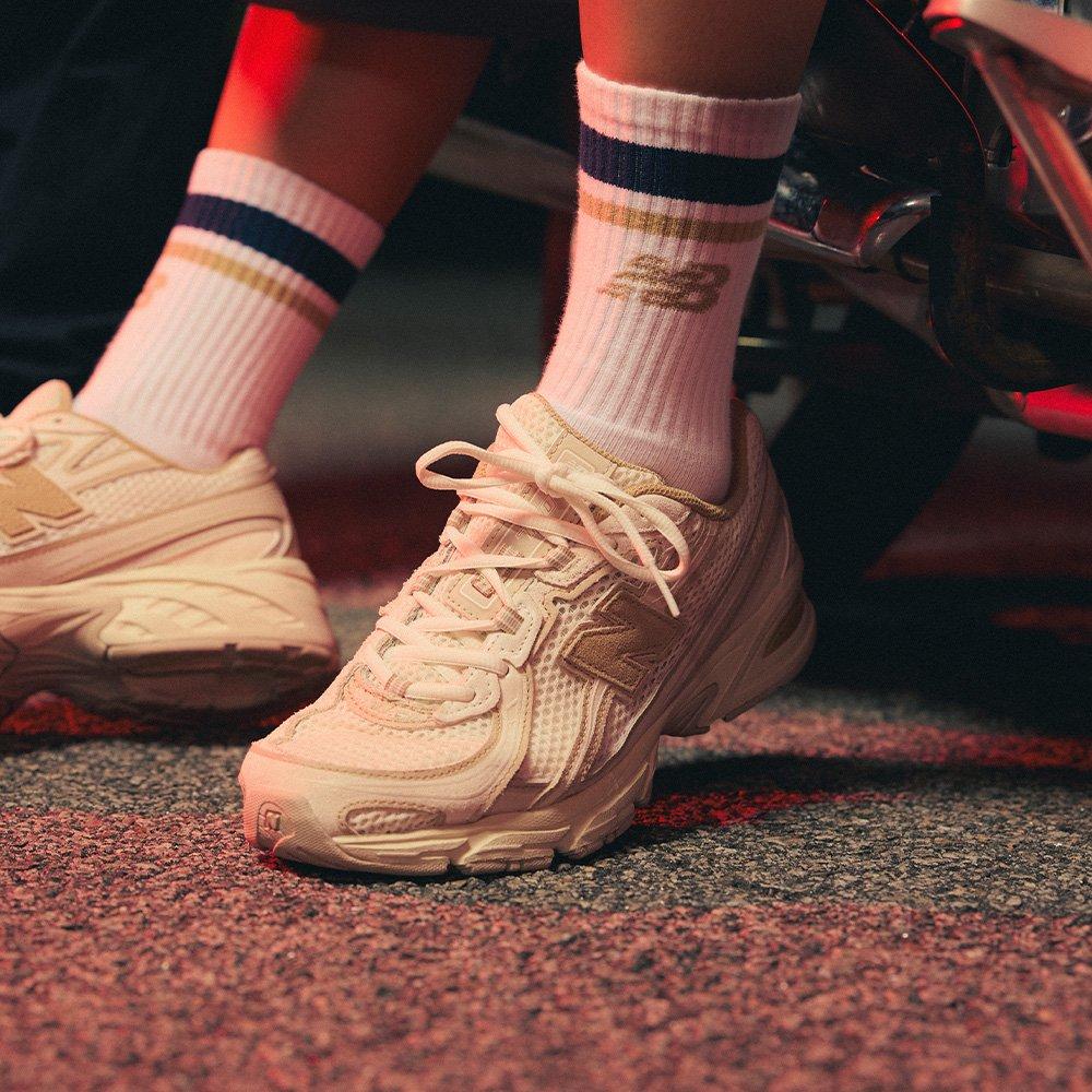 รองเท้าผ้าใบผู้หญิง