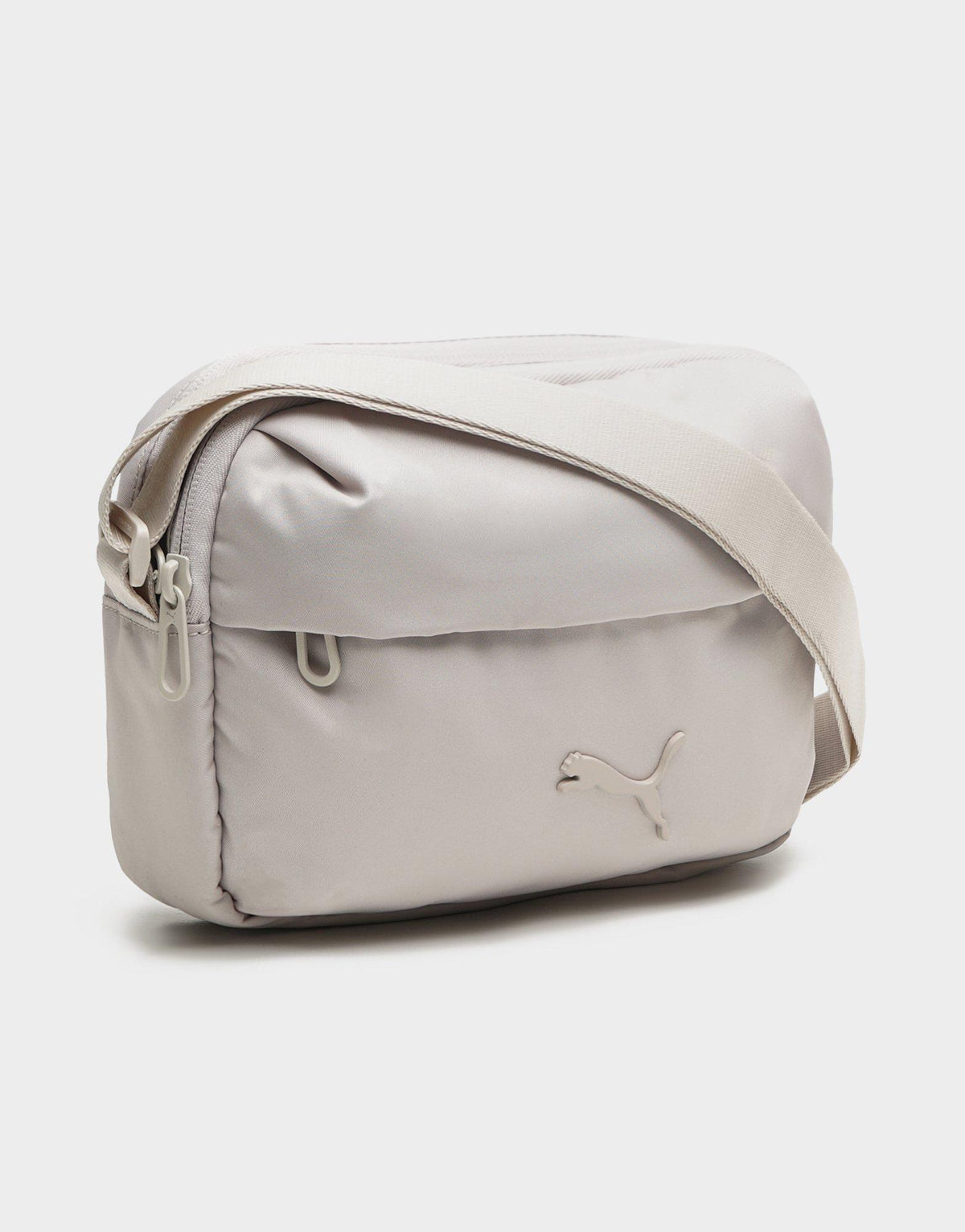 กระเป๋าสะพายข้าง Essentials Crossbody (2L)