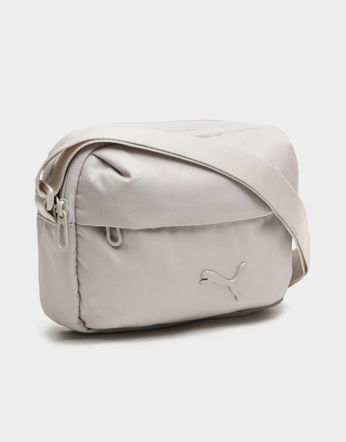 กระเป๋าสะพายข้าง Essentials Crossbody (2L)