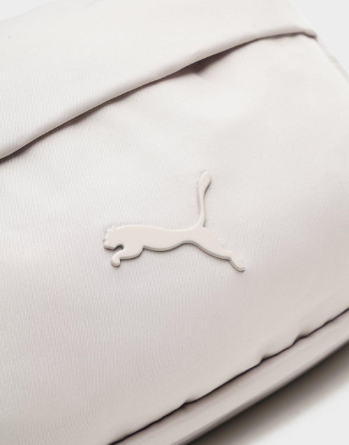 กระเป๋าสะพายข้าง Essentials Crossbody (2L)