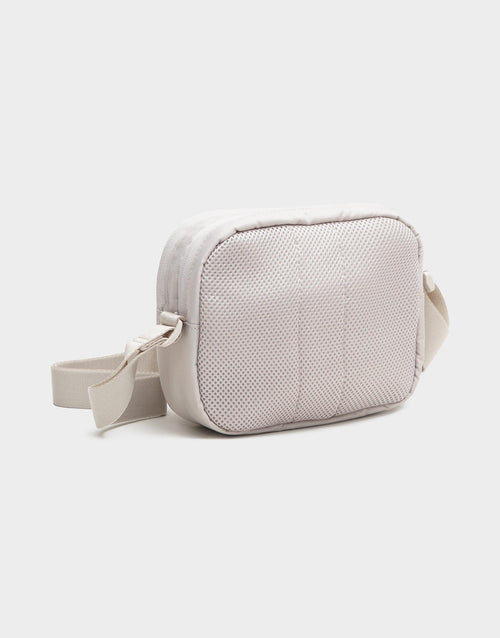 กระเป๋าสะพายข้าง Essentials Crossbody (2L)