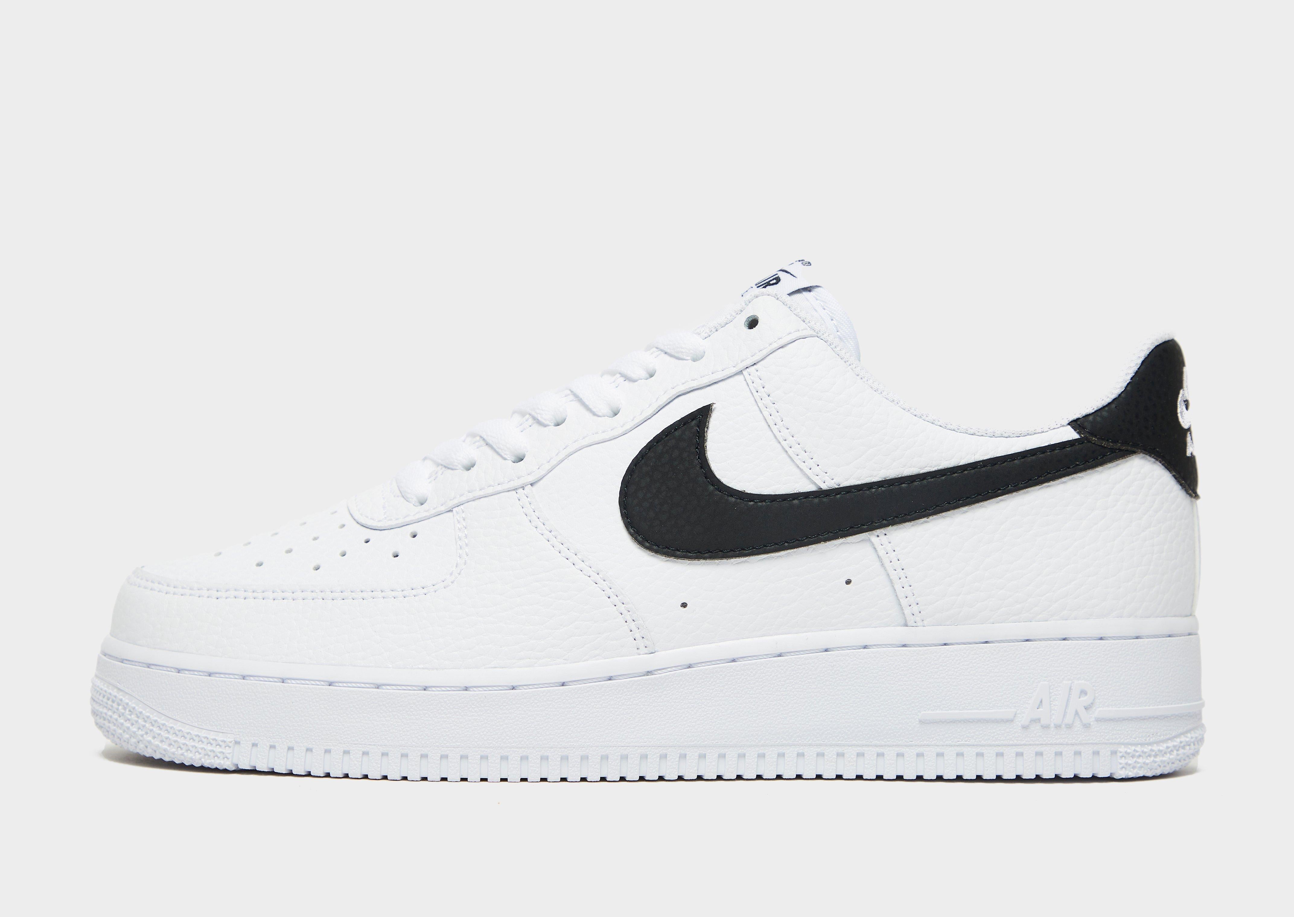 รองเท้าผู้ชาย Air Force 1 '07