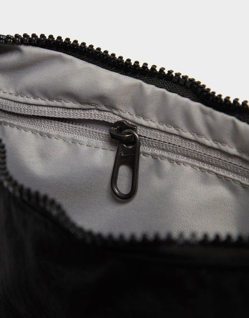 กระเป๋า Aura Crescent Crossbody (4L)