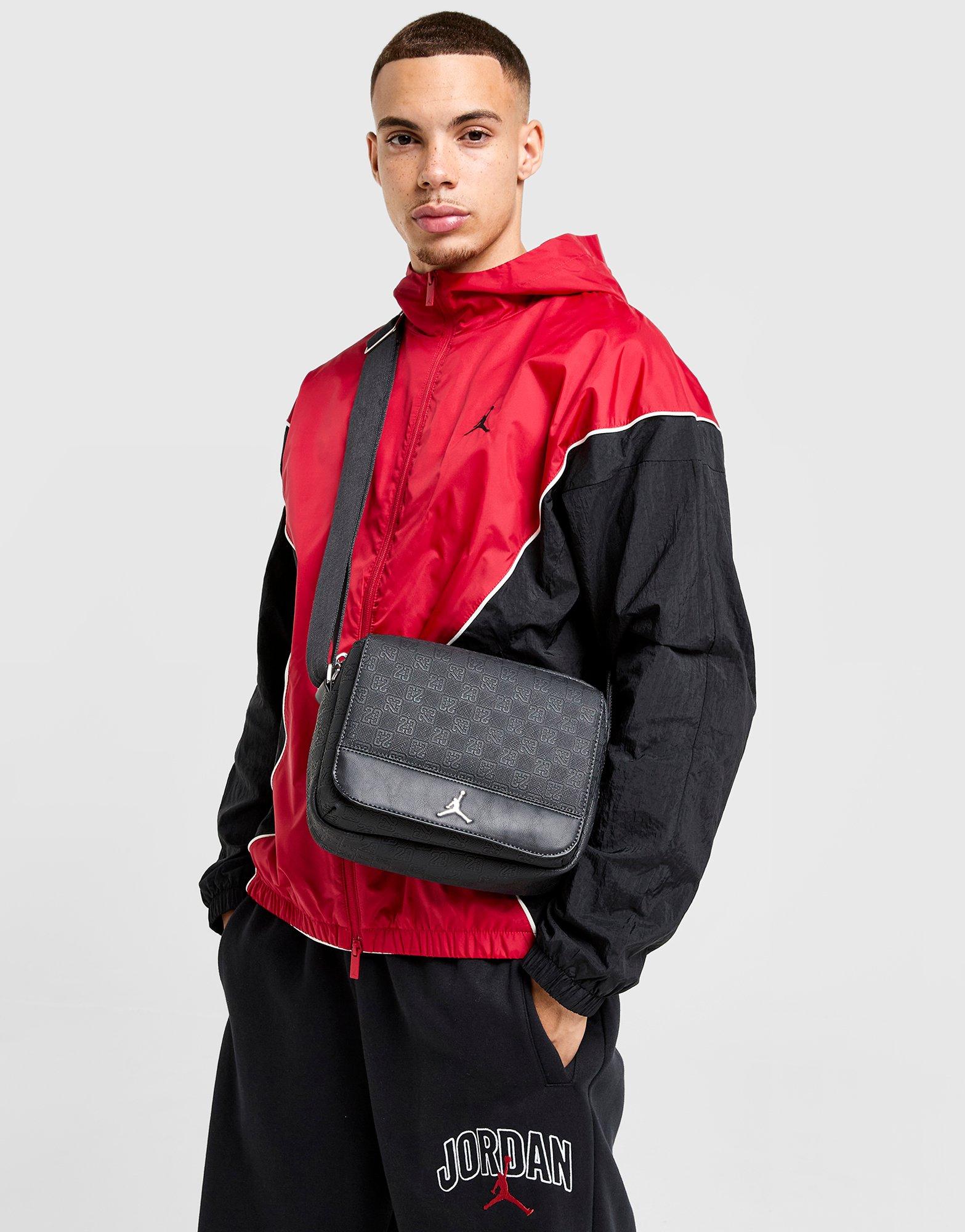 กระเป๋า Monogram Mini Messenger (3.6L)