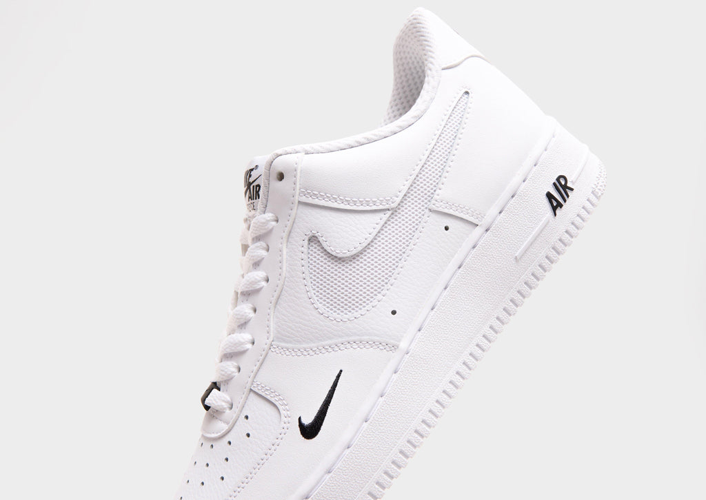 รองเท้าผู้ชาย Air Force 1 '07 LV8