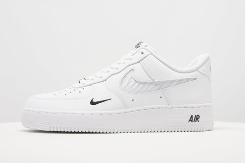 รองเท้าผู้ชาย Air Force 1 '07 LV8