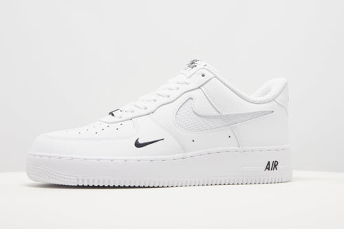 รองเท้าผู้ชาย Air Force 1 '07 LV8