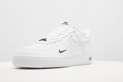 รองเท้าผู้ชาย Air Force 1 '07 LV8