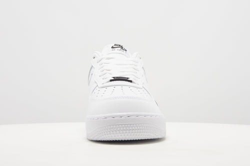 รองเท้าผู้ชาย Air Force 1 '07 LV8