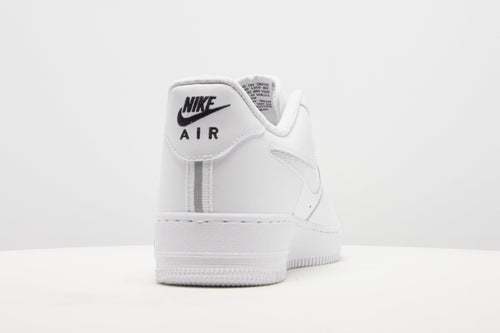 รองเท้าผู้ชาย Air Force 1 '07 LV8