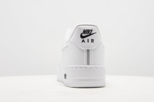รองเท้าผู้ชาย Air Force 1 '07 LV8