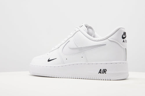 รองเท้าผู้ชาย Air Force 1 '07 LV8
