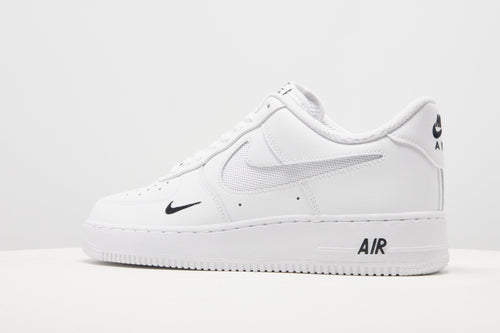 รองเท้าผู้ชาย Air Force 1 '07 LV8